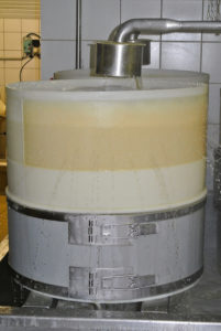 fabrication-comte-fromagerie-lepicurium-la-rochelle